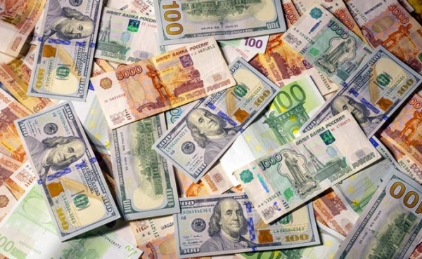 Прогноз-2026: Валюты на рынке может стать меньше, а рубль — подешеветь