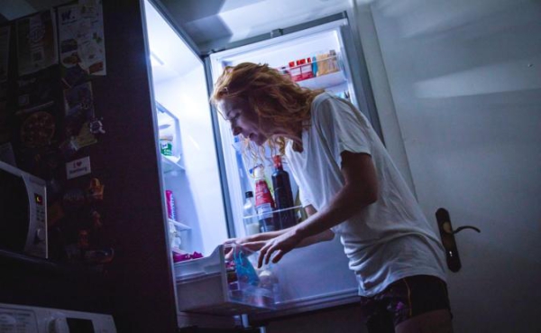 Россиян предупредили о неожиданной опасности ночных перекусов Россиян предупредили о неожиданной опасности ночных перекусов